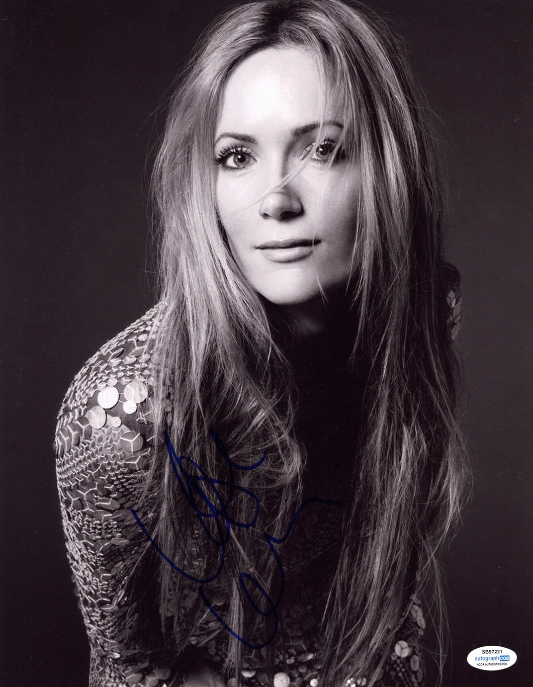 Leslie Mann Autographed Signed 11x14 Stunning Photo