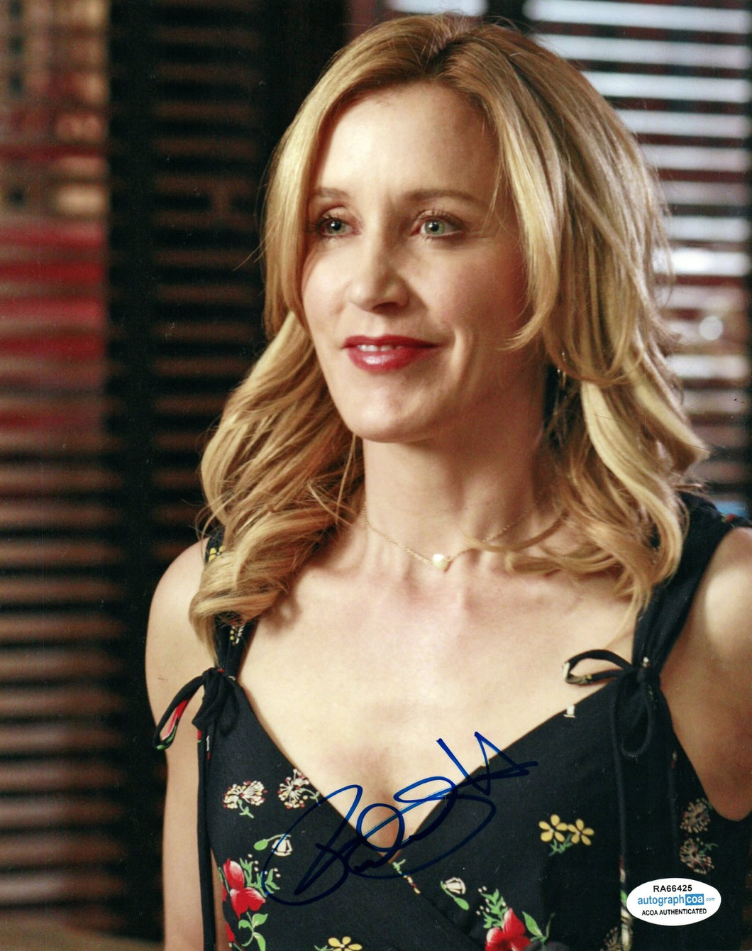 Felicity Huffman Autographed Signed 8x10 Photo Desperate Housewives